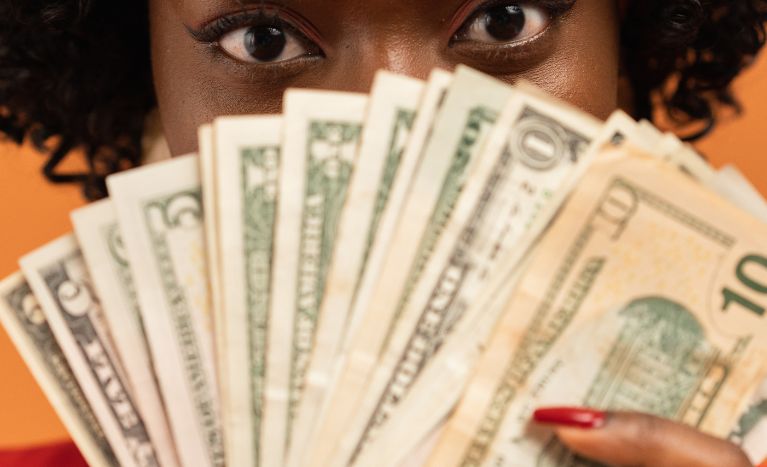 5 Semi-Passive Methods That Earn Me $1000+ a Month